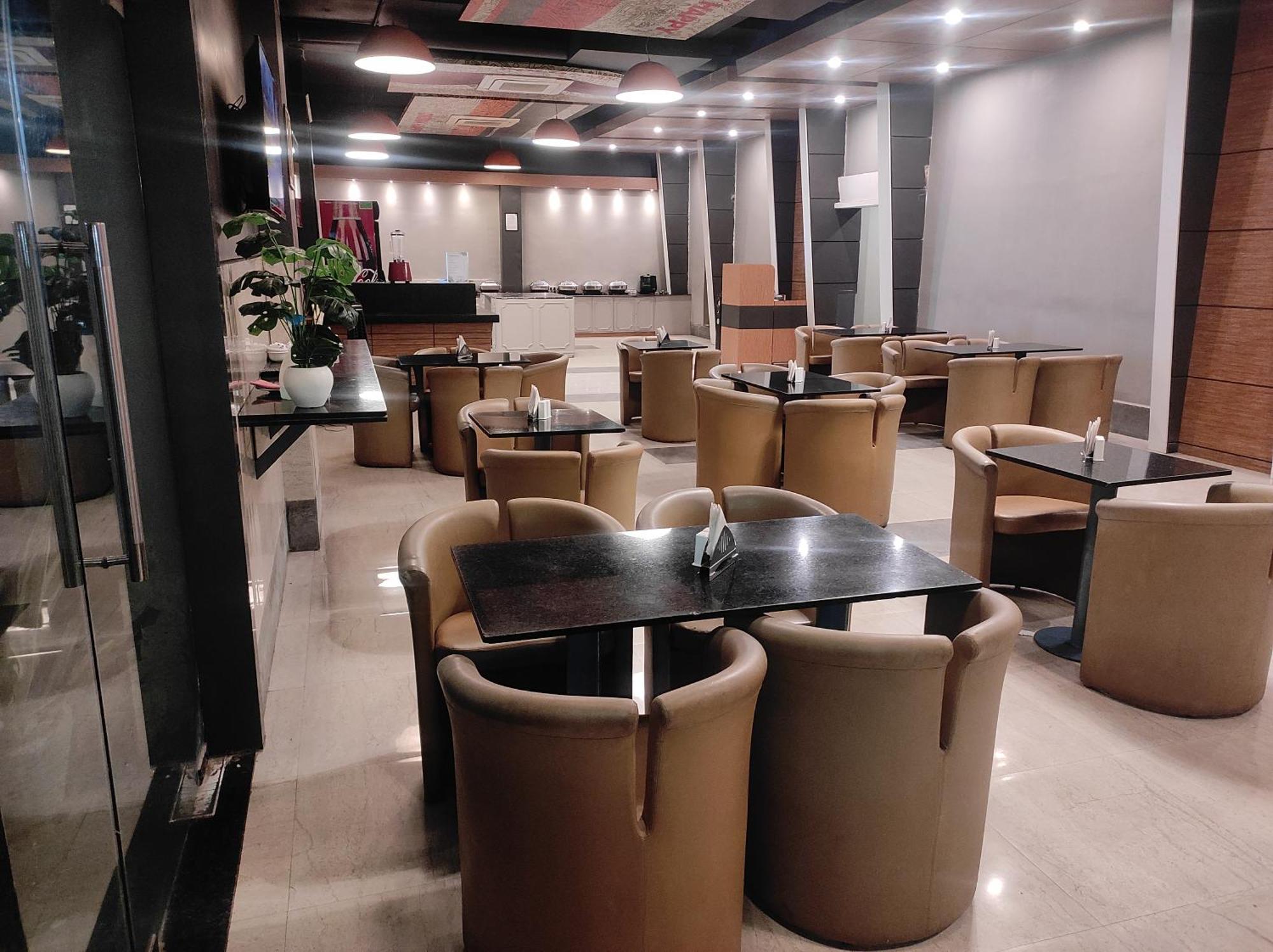 Max Hotels Allāhābād Junction Exteriér fotografie