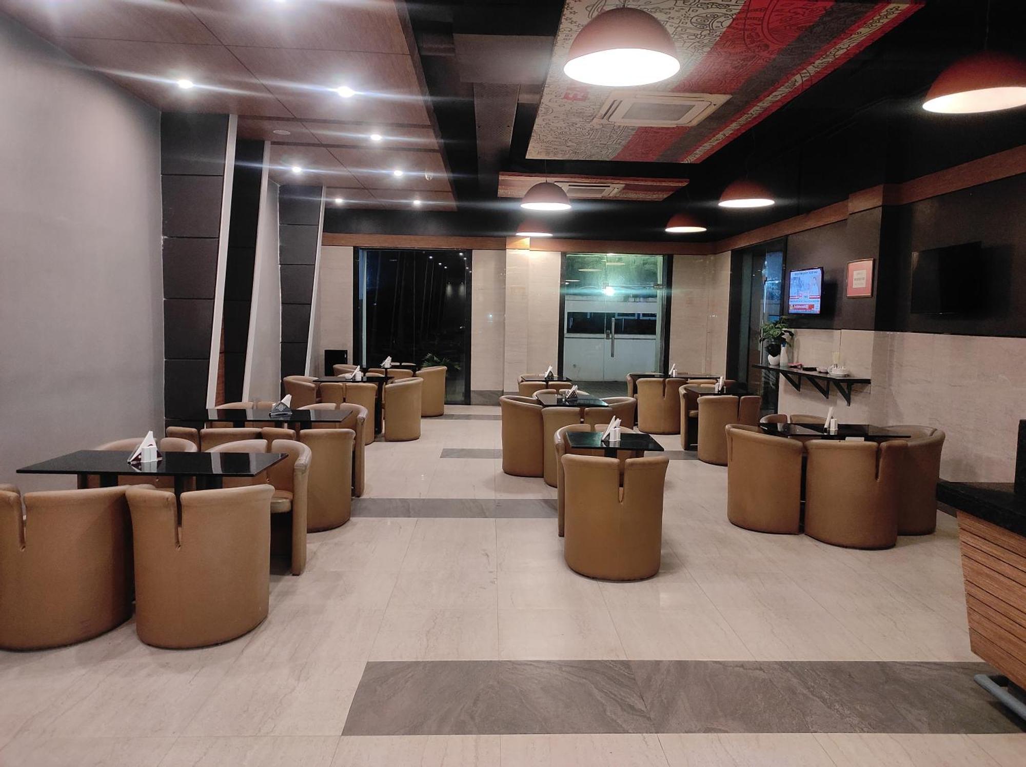 Max Hotels Allāhābād Junction Exteriér fotografie